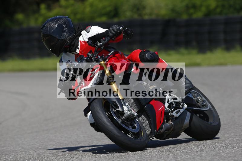 /Archiv-2024/29 12.06.2024 MOTO.CH Track Day ADR/Gruppe blau/71